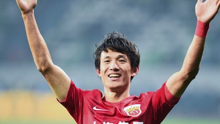 【新王诞生】上港2-0国安首夺超级杯冠军，王燊超传射，吕文君