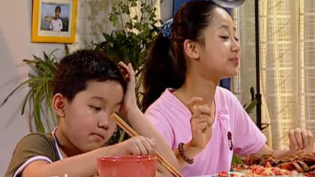家有儿女：小雪刘梅在家吃榴莲，刘星很无奈？