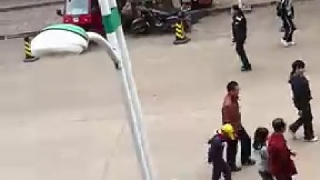 [拍客]贵州省福泉市马场坪镇的镇区内加油站爆炸