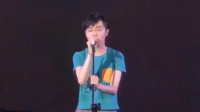 吴青峰演唱会唱《我最亲爱的》，纪念自己的爸爸，催泪！