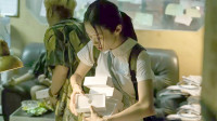 16岁香港少女为了赚钱，竟然走私手机，每天带十几部！近年最好看的国产青春片《过春天》