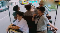 中餐厅：赵薇和苏有朋加上皇阿玛坐着马车突想“还珠格格”片段，童年暑假的回忆！