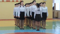 战斗民族的尚武精神，俄罗斯女子中学军训室内队列排演