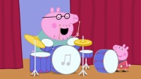 小猪佩奇 第四季：孩子们学习演奏乐器，并和家人们一起演奏音乐