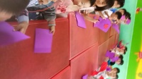 诚信幼儿园大班集体提前过母亲节，给远方的妈妈送去祝福，每人自己做了一个贺卡，写了自己想表达的话满满的感动😭！