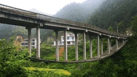 中国人发明的独有桥梁, 桥墩悬空桥身下凹, 内部有什么奥秘?