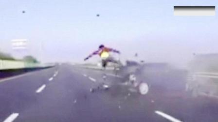 车子撞护栏 驾驶员从车中飞出瞬间 贵州紫云: 少年坠入50多米深洞穴被成功营救