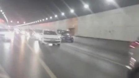 正能量, 实拍南京长江隧道内, 所有车辆为救护车让开生命通道