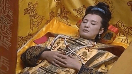 内蒙古有一座古墓, 女墓主人穿着皇帝龙袍, 难道是个女皇帝?