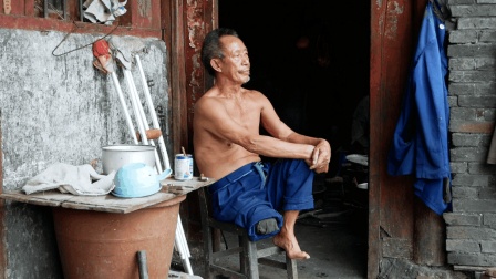 实拍: 贵州一小山村里的孤独老人, 说了一句话让人忍不住流泪
