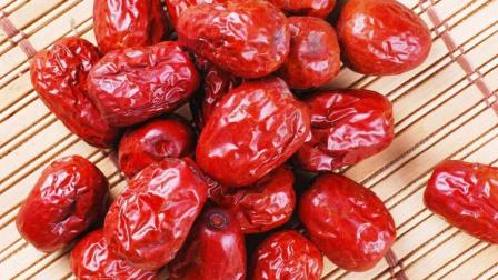 这种红枣称为硫磺枣, 能引起慢性中毒, 你知道怎么分辨吗