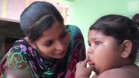 印度1岁多女婴每天吃48顿饭 全家几乎被吃垮