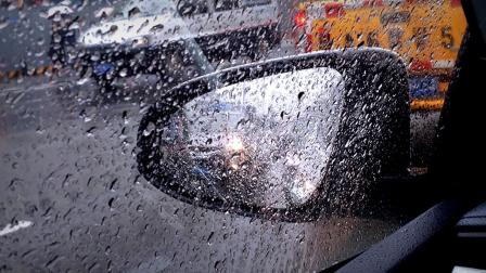 雨天开车看不清后视镜, 一个妙招, 帮你解决这个问题