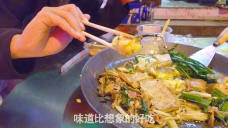 旅者来到贵州安顺, 这种地方特色美食叫烙锅, 试试看味道怎么样?