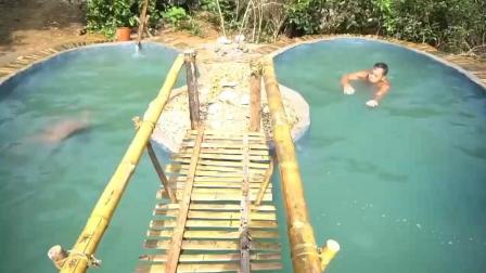 荒野求生: 两小伙野外徒手修建游泳池, 完事下去泡一下真舒服