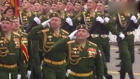 俄罗斯阅兵和中国阅兵对比, 中国解放军真是霸气, 正步劈枪太帅了