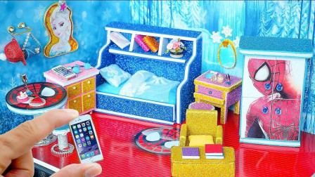 给爱莎公主做迷你卧室，衣柜沙发床等非常齐全，手工