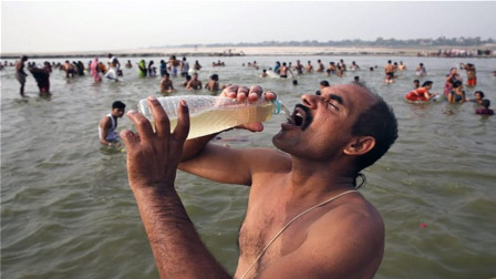 恒河水这么脏，为啥印度人喝了不拉肚子？原因非常简单！