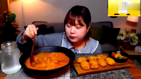 韩国孝宁妹子吃年糕汤，一碗黏糊糊的汤吃完会不会闹肚子