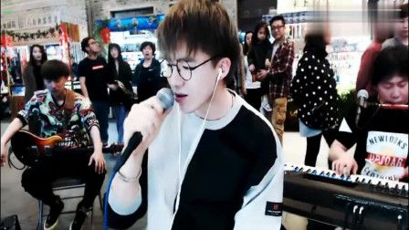 摩登兄弟刘宇宁直播演唱《我就是我》, 深情投入唱歌的样子帅爆了