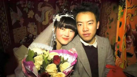 贵州一苗族小伙结婚，像刚从工地回来，没有打扮就接新娘子