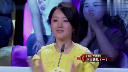 嘉宾进行颁奖典礼，竟口误把小女孩说成杨钰莹的老师，尴尬！