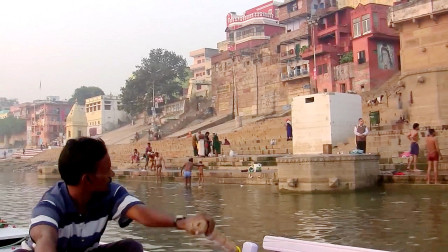 坐船拍摄印度恒河，不吹不黑，看看卫生到底怎么样？
