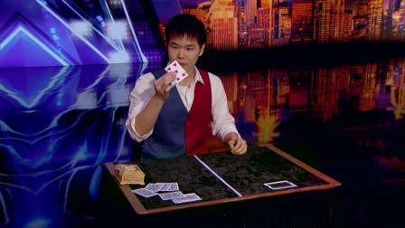 华裔魔术师在美国达人秀上表演，上台有些紧张，没想到这么厉害！