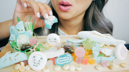 美女吃日本超流行糖果，迷你又可爱