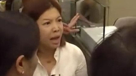 硬气！香港女子机场只身硬刚暴徒 怒斥：是中国人就不要搞乱香港