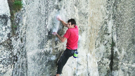 奥斯卡获奖影片《徒手攀岩》，小伙挑战极限，徒手攀登3000米悬崖