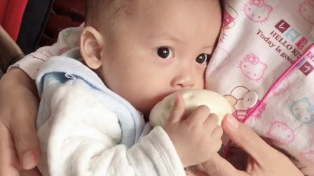 六个月大的婴儿可以吃包子吗？宝宝这动作告诉你！