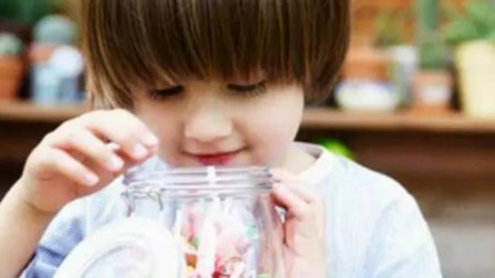 孩子特别爱吃糖怎么办？聪明妈妈是这样做的，培养宝宝的自制力