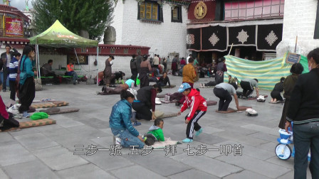 在拉萨街头漫步，在八廓街体验藏族风情，住在拉萨河畔的民宿，提前一天预订布达拉宫门票