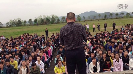 最牛最震撼的高考励志演讲家韩威东在仪陇二中演讲前唐主任主持会议