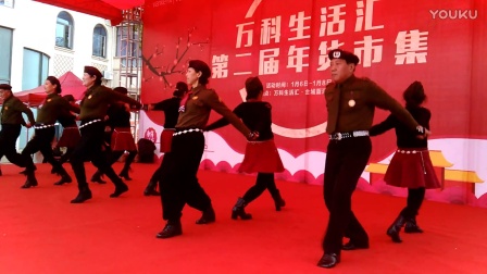 南京鼓楼广场三步踩舞蹈队水兵舞集体舞—我们相聚在一起。