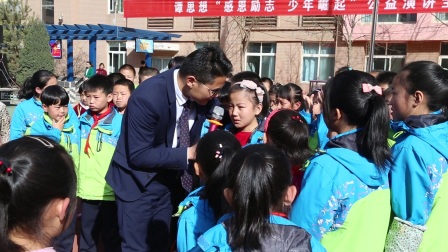 谭思想教育集团走进吴起第二小学做《感恩励志 少年崛起》主题教育