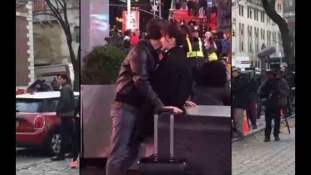 网友纽约街头偶遇李易峰江疏影拍戏，两人同框有说有笑很是开心！