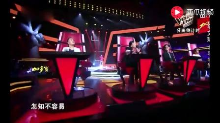 北漂大学生在中国好声音 上唱了这首歌, 杨坤听了一脸陶醉!