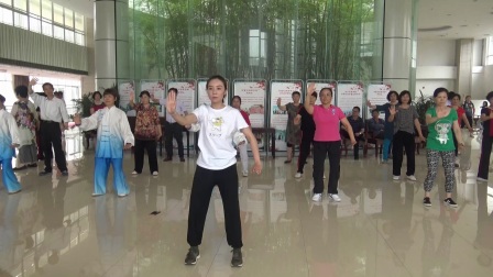 长沙市老干活动培训中心：健身气功八段锦教学演示