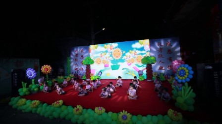柳官营小天才幼儿园2018年六一汇演小班舞蹈拍拍手 碰碰脚