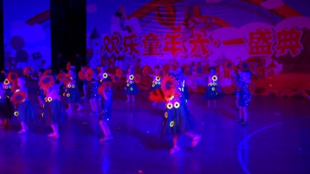 大化瑶族自治县曦龙湾幼儿园庆“六一”文艺晚会中班舞蹈《七色光》