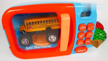 幼儿色彩启蒙：用微波炉和湿软玩具及玩具汽车教孩子们学习颜色