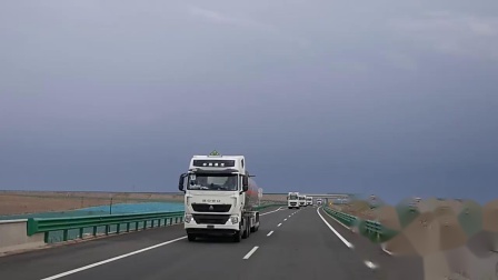 重汽7智能卡车能自动控制车速，驾驶员双脚彻底解放了