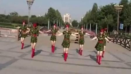 天津市河东区万明里居委会舞蹈队，
录像阅兵。