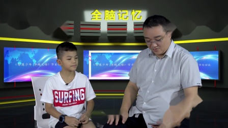 武汉恋湖小学的小朋友在罗述智老师的带领下背诵圆周率30位