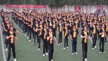 11新绛县2018年中小学生田径运动会开幕式：龙兴中学健美操表演《青春飞扬》