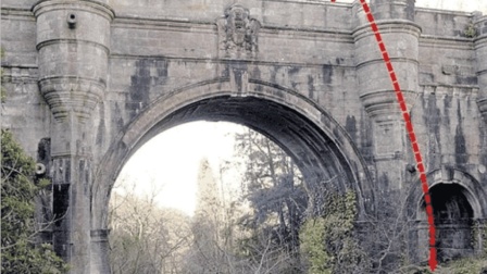 600只狗狗在“鬼桥”上自杀 , 专家经过考察, 发现桥下竟有“怪物”?