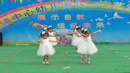2018年分宜杨桥镇中心幼儿园六一汇演，小班舞蹈《雪宝宝》，