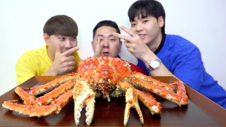 3个小哥吃帝王蟹，谁赢了谁先吃，吃多少不限